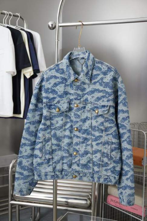 Picture of LV Sweater Suits _SKULVsz46-52S-XLhgntx3841230